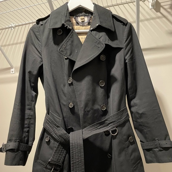 Burberry black sandrigham trench- medium length. - Picture 7 of 13